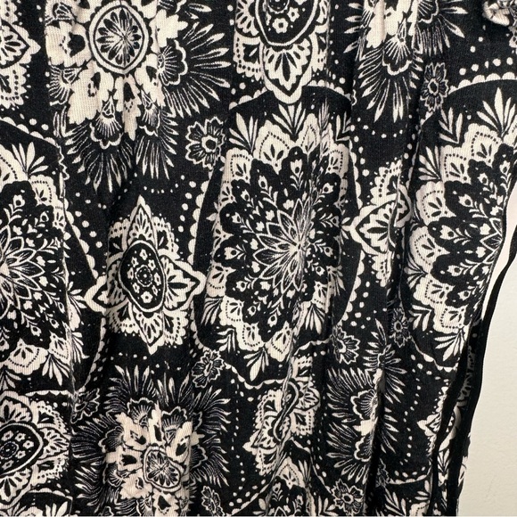 Torrid Medallion Print Off Shoulder Top Size 1x - Picture 6 of 7